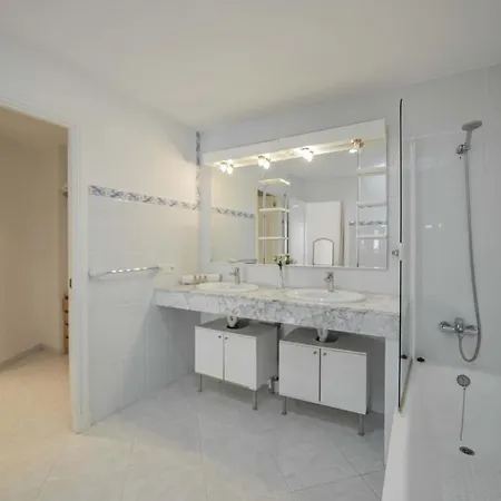 Arata Villa Alcanada